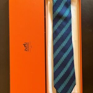 Vintage Silk Hermes Neck-Tie Blue Link Pattern (Authentic Hermes, 100% Silk)